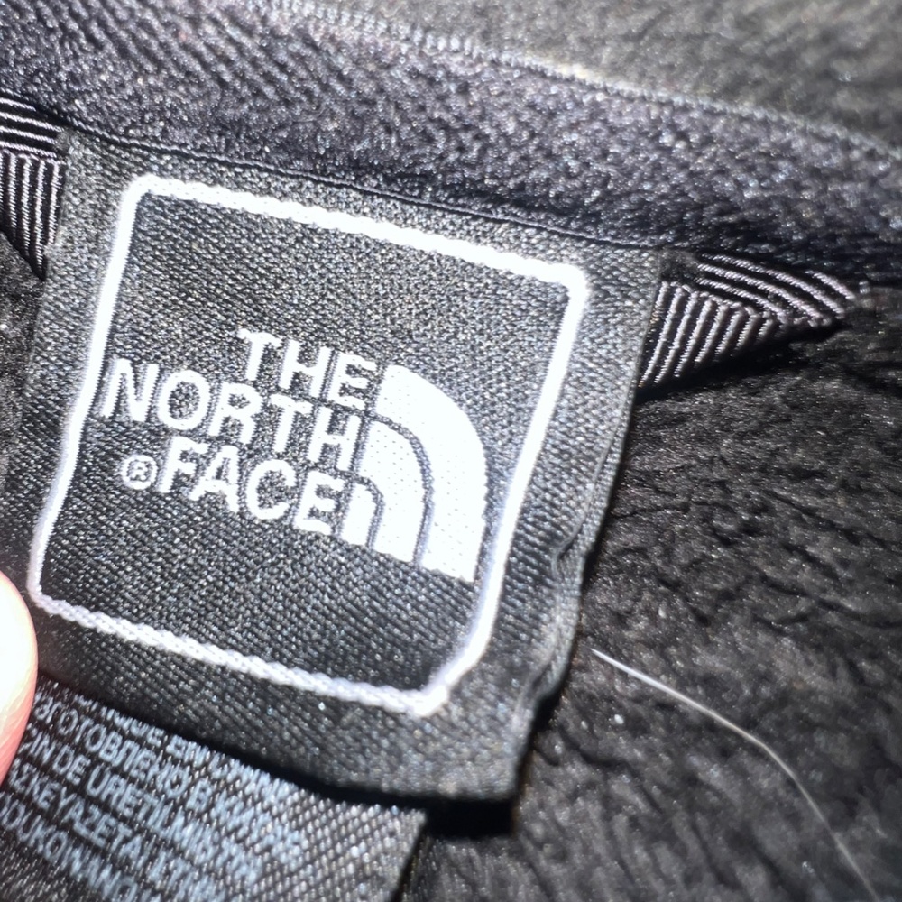 The North Face Women's Osito Fleece jacket, Black, Size Medium, Soft, Warm - Picture 9 of 10